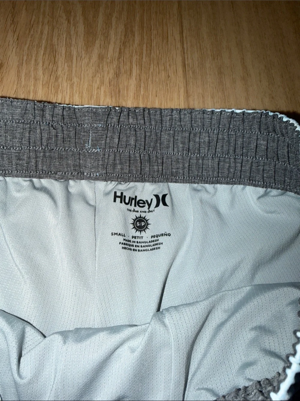 Hurley Red & Light Blue Striped Men's Swim Shorts lined men’s size small